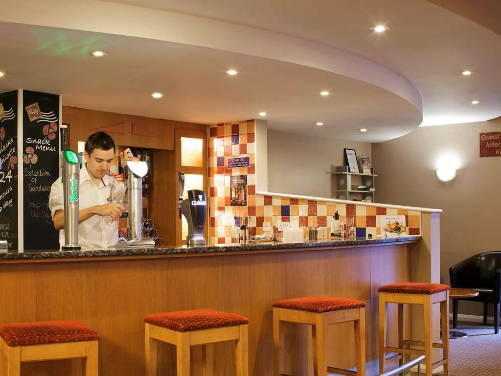 Ibis Cardiff Gate - International Business Park Hotell Restaurant bilde