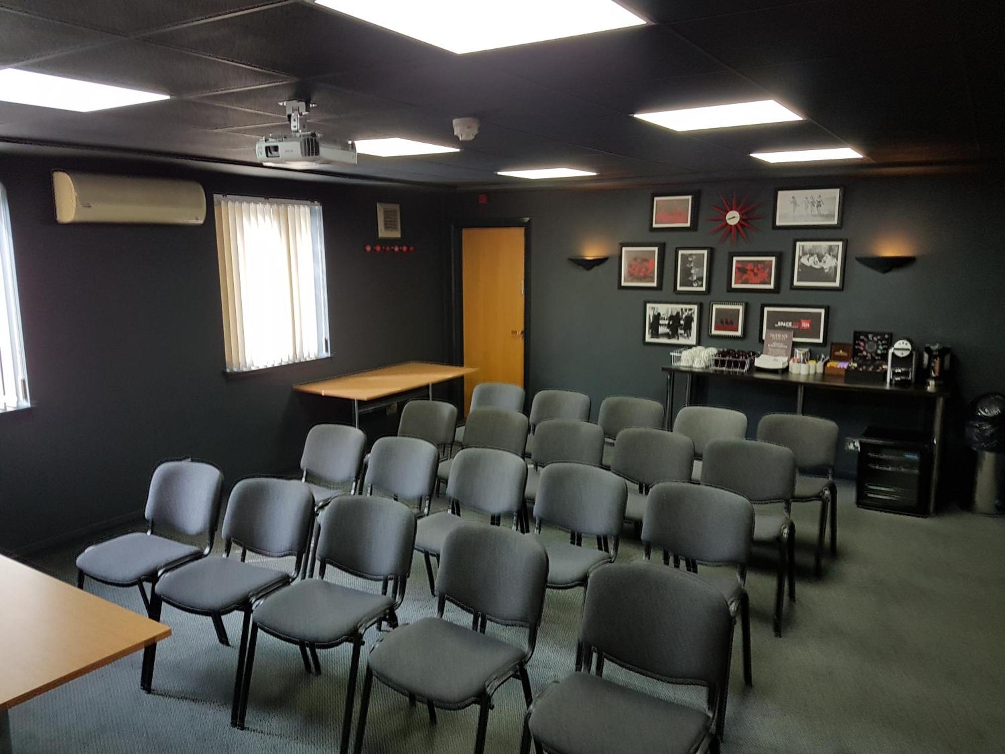 Ibis Cardiff Gate - International Business Park Hotell Eksteriør bilde