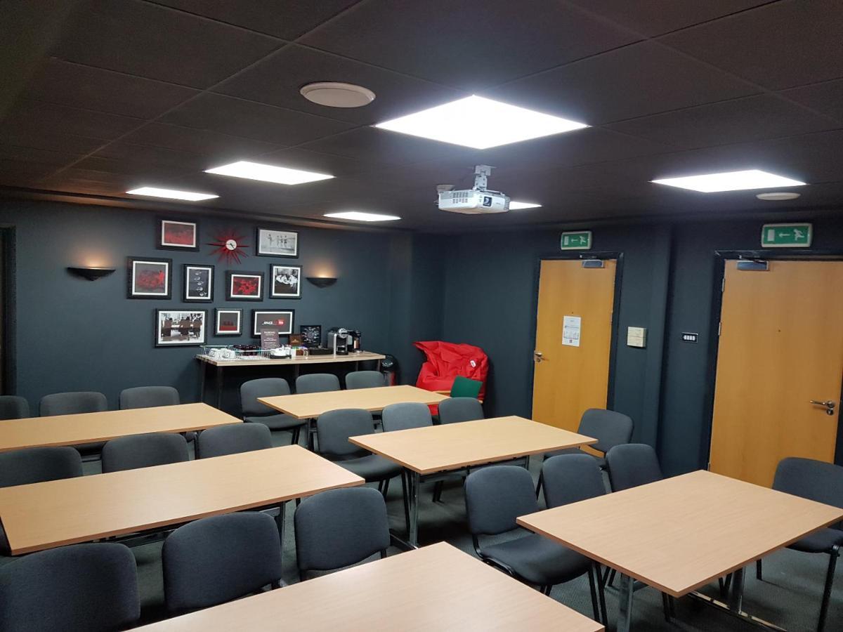 Ibis Cardiff Gate - International Business Park Hotell Eksteriør bilde